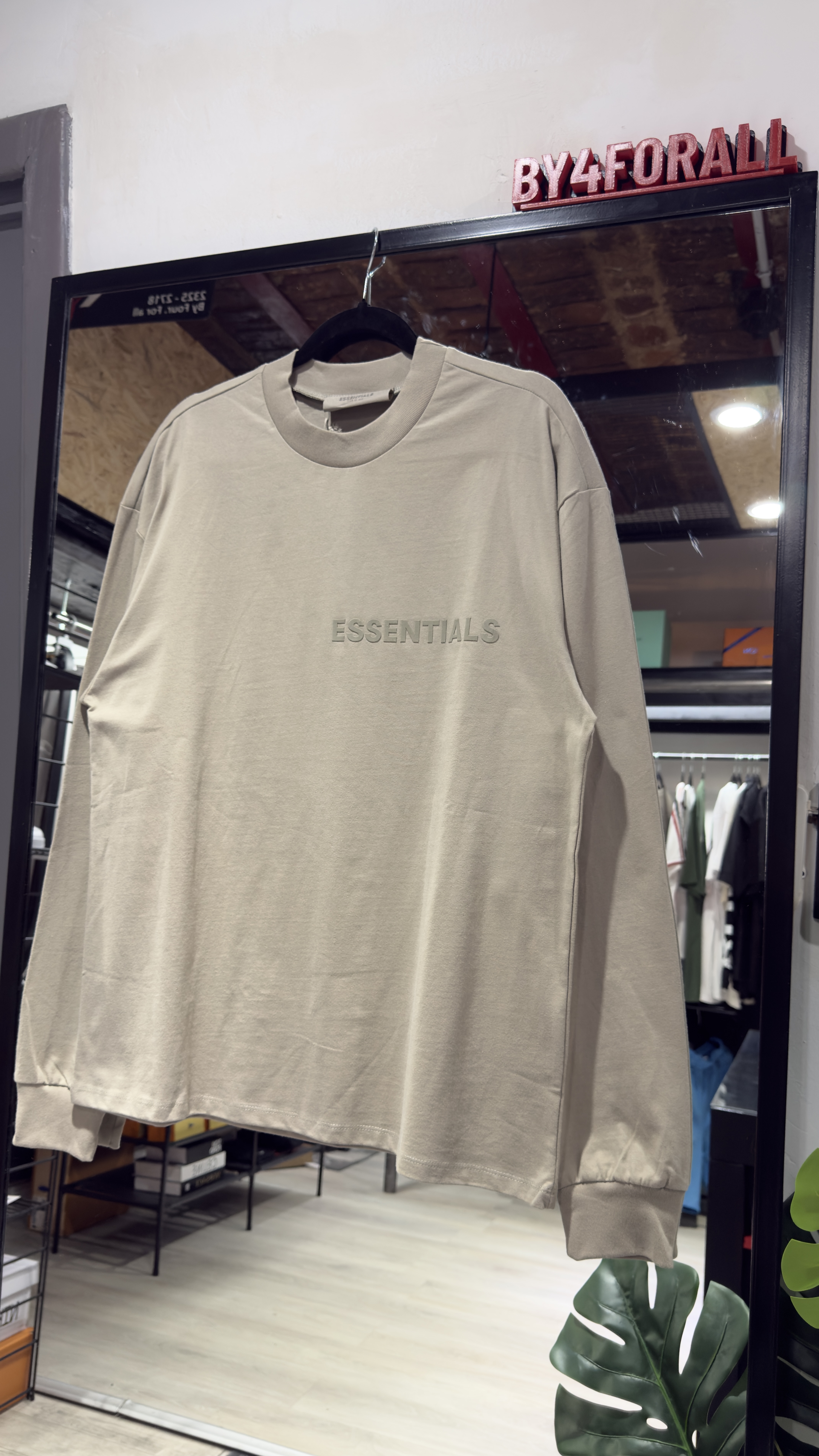 Essentials Remera Essentials Manga larga beige — Remeras