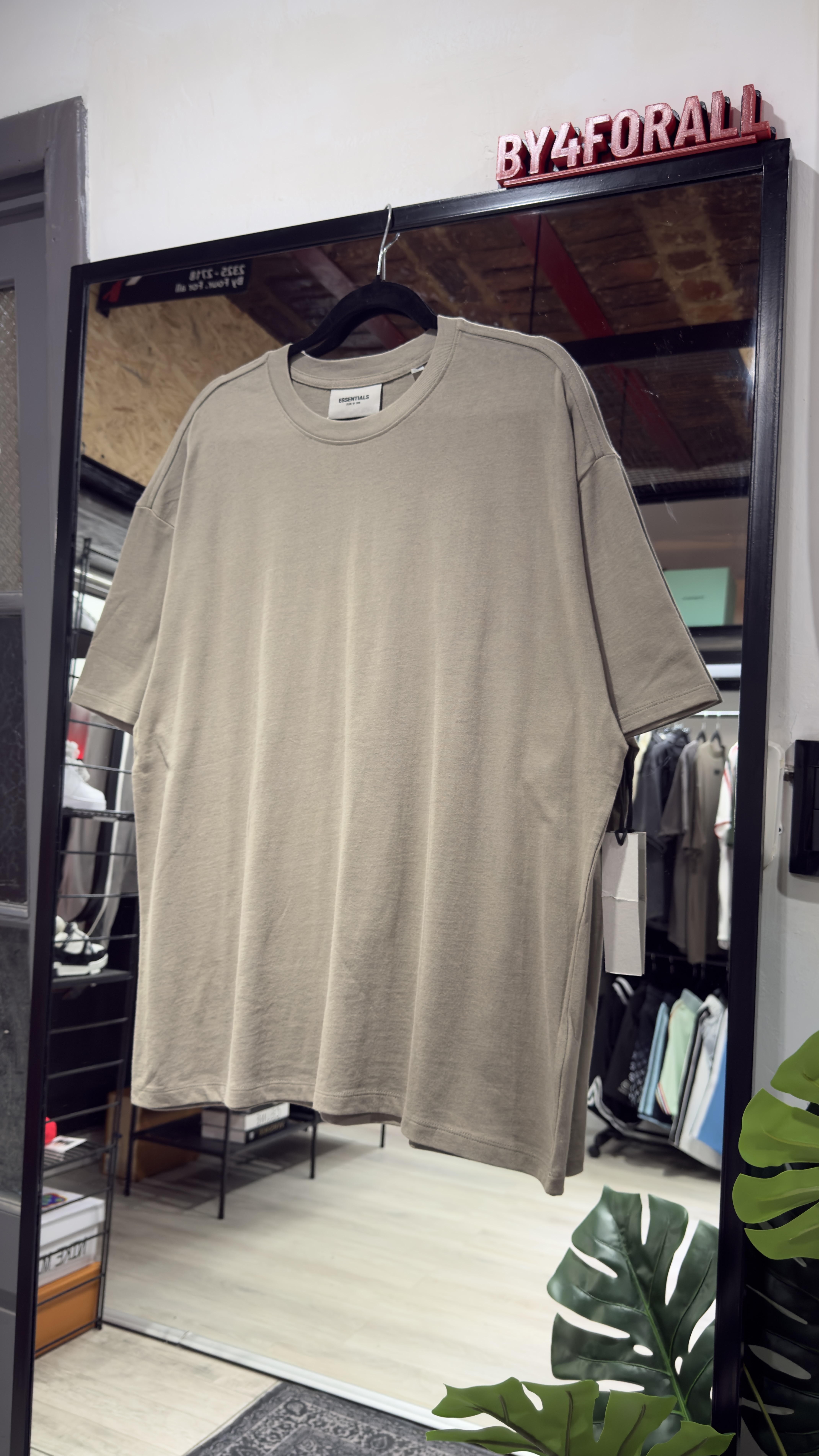 Essentials Remera Essentials marron — Remeras